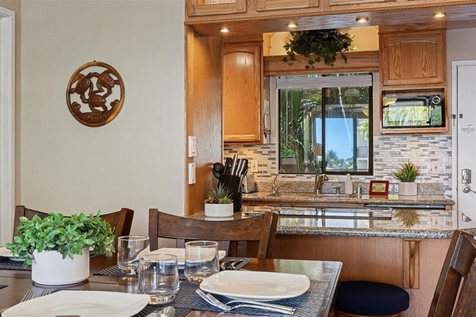 Condo, 3 Bedrooms | Private kitchen | Fridge, oven, stovetop, coffee/tea maker