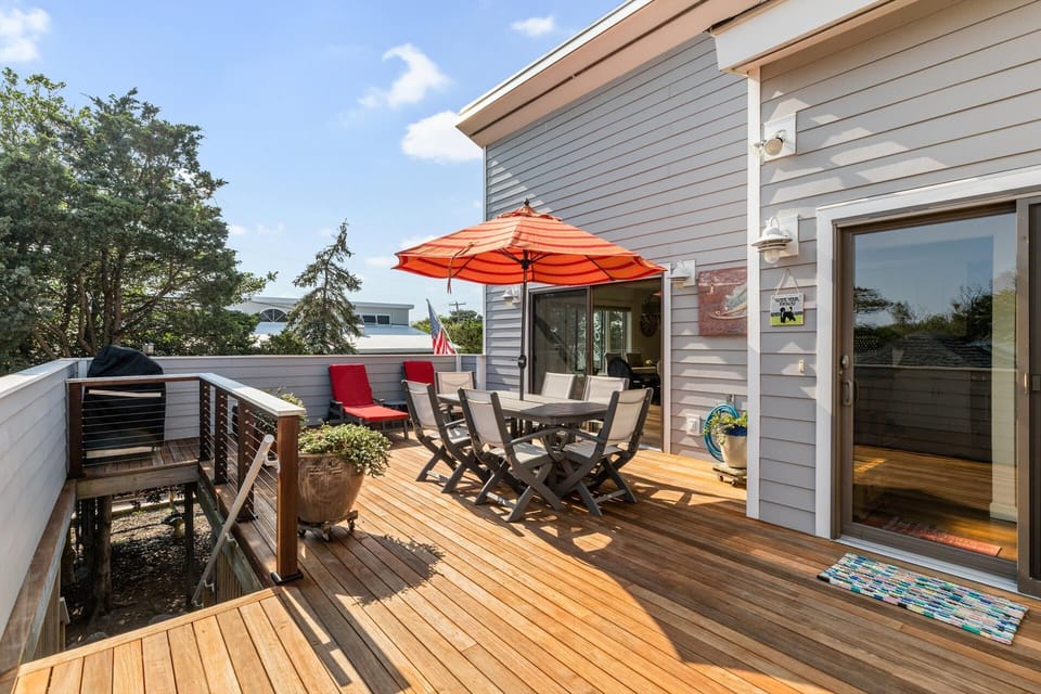 Upper Deck with seating for 6, larger Weber grill and 2 lounge chairs