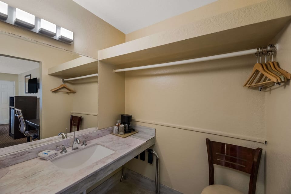 Standard Double Room, 2 Double Beds, Non Smoking | Desk, blackout drapes, free WiFi, bed sheets