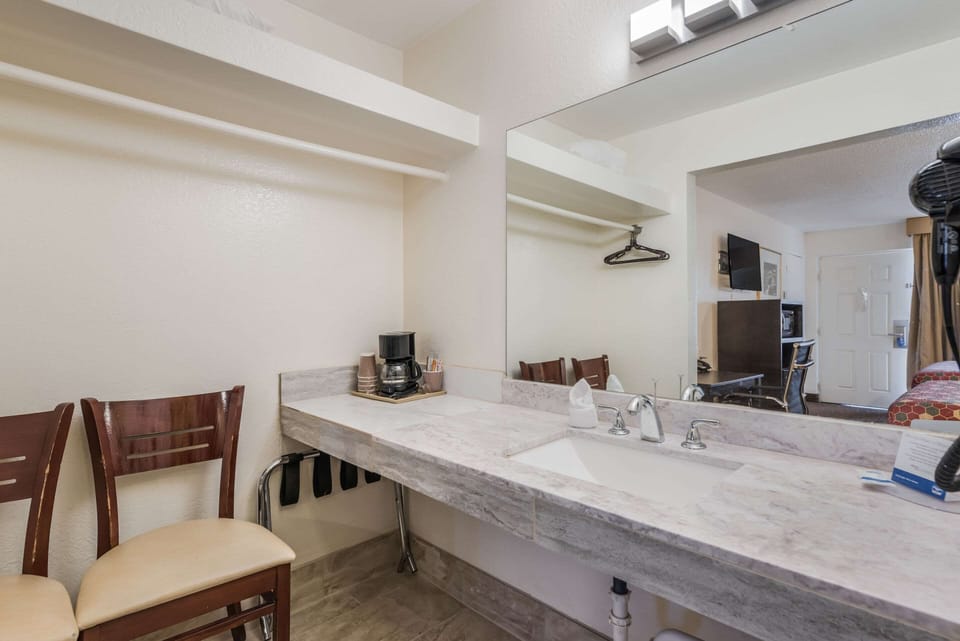 Standard Room, 2 Queen Beds, Non Smoking | Desk, blackout drapes, free WiFi, bed sheets