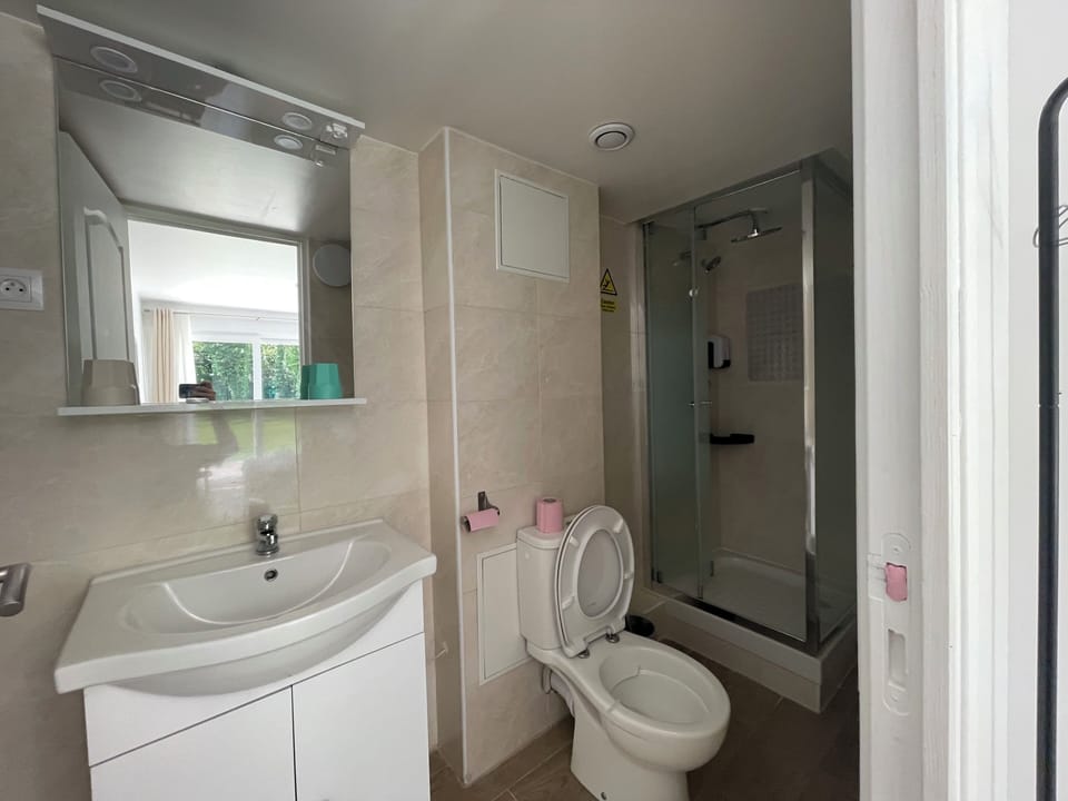 Signature Suite | Bathroom | Shower, hair dryer, towels, soap