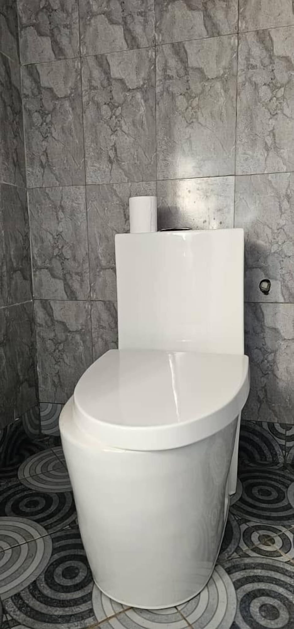 Economy Studio | Bathroom | Shower, hydromassage showerhead, free toiletries