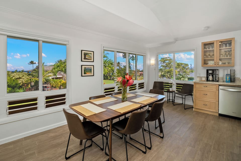 Dining area with views all around
