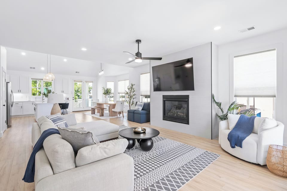 Main Living Room w/Large TV + Fireplace (2nd Floor)