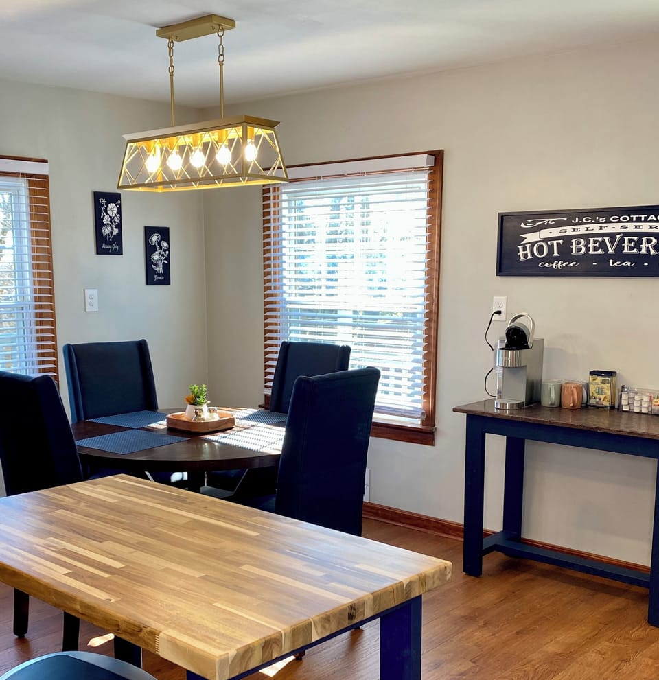Full view of eat in kitchen