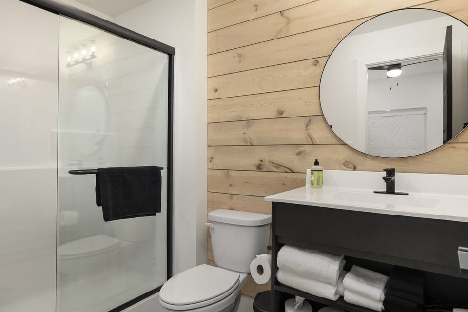 Main Level: Bathroom 1 