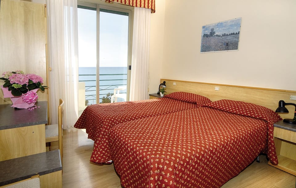 Single Room | In-room safe, rollaway beds, free WiFi