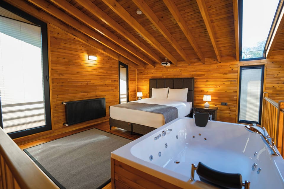 Honeymoon Bungalow, 1 Bedroom, Mountain View, Sea Facing | In-room safe, desk, laptop workspace, soundproofing