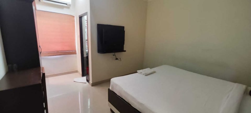 Deluxe Double Room | Desk, soundproofing, iron/ironing board, free WiFi