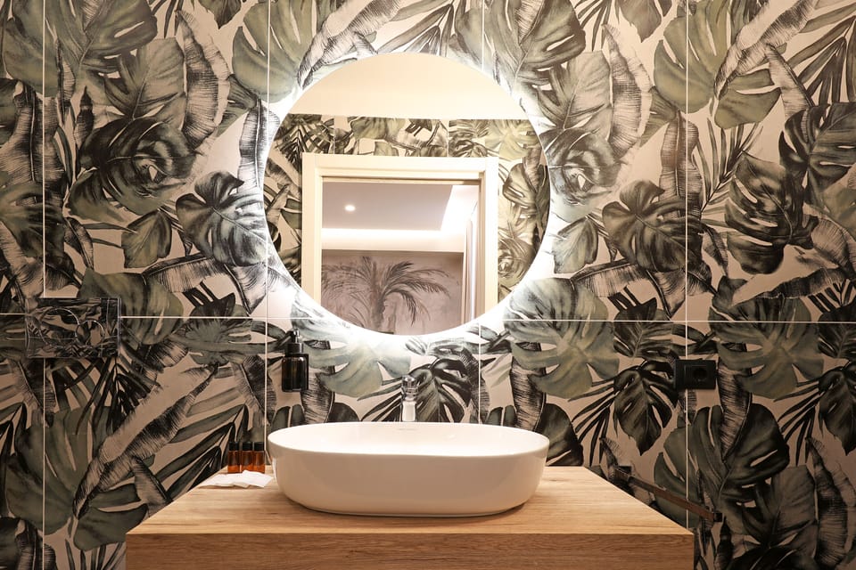 Deluxe Triple Room | Bathroom | Shower, hair dryer, towels, soap