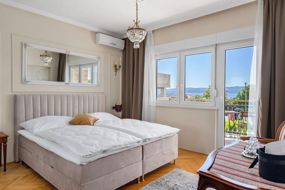 Deluxe Double Room, Sea View | Minibar, free WiFi, bed sheets
