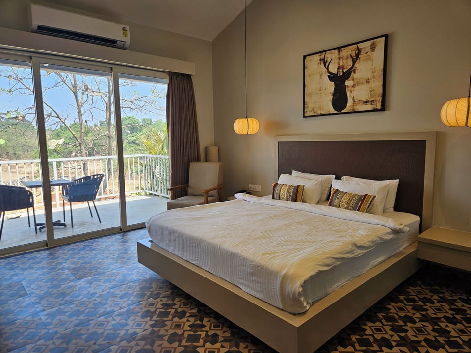 Premier River View Room With Balcony | 1 bedroom, desk, free WiFi, bed sheets