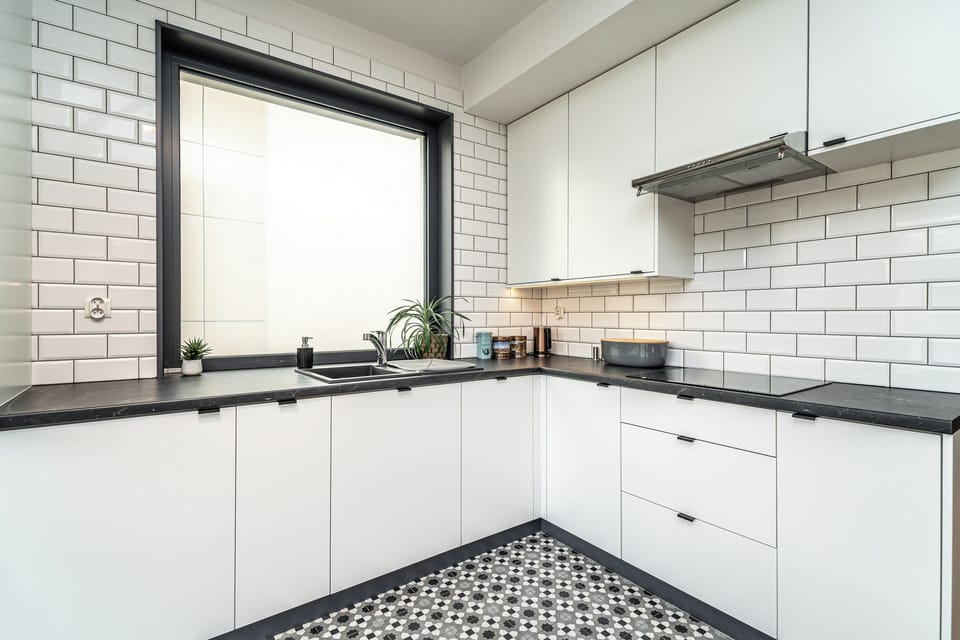 Comfort Apartment, 2 Bedrooms | Private kitchenette | Fridge, oven, stovetop, dishwasher