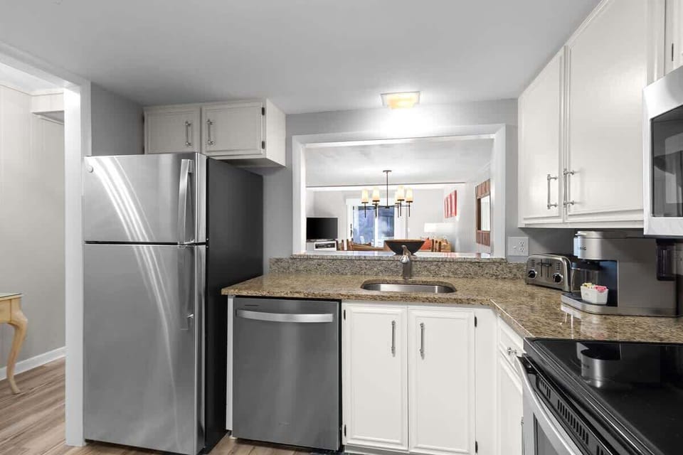 Updated Kitchen with Granite Countertops!