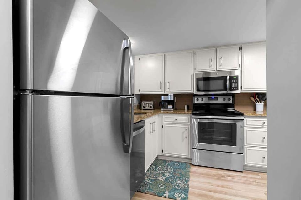 Updated Kitchen with Granite Countertops!