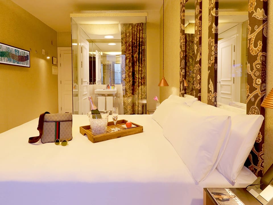 Minibar, in-room safe, free WiFi, bed sheets