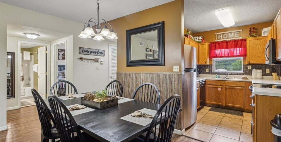 Two Bedroom Condo Pigeon Forge Sleeps 6 on the River Cedar Lodge - Main Living Room Image