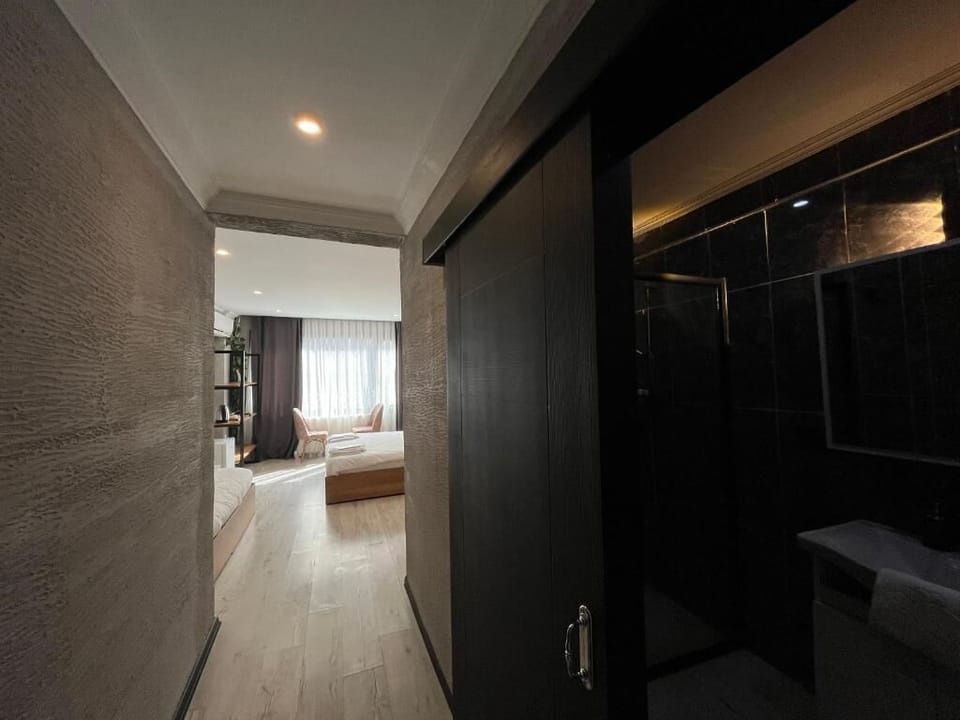 Deluxe Triple Room | Premium bedding, minibar, laptop workspace, iron/ironing board