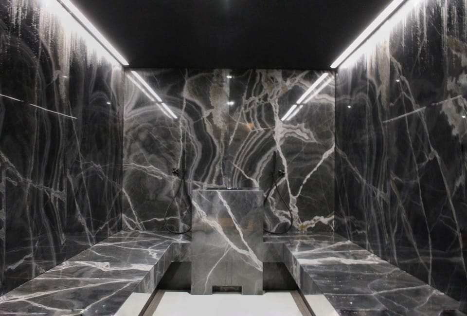 Couples treatment rooms, sauna, hot tub, steam room