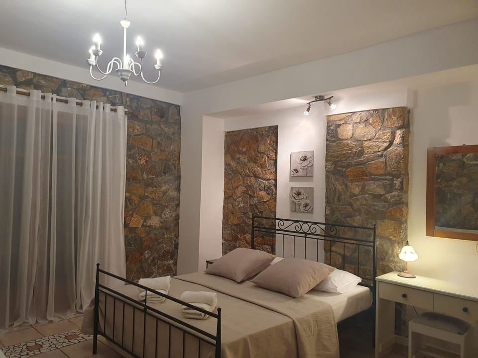 Comfort Double Room, Multiple Beds, Pool View | Premium bedding, memory foam beds, in-room safe, soundproofing