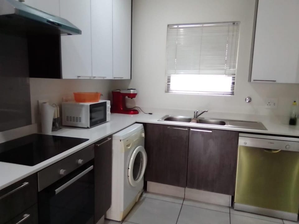 Apartment | Private kitchen | Fridge, microwave, oven, stovetop