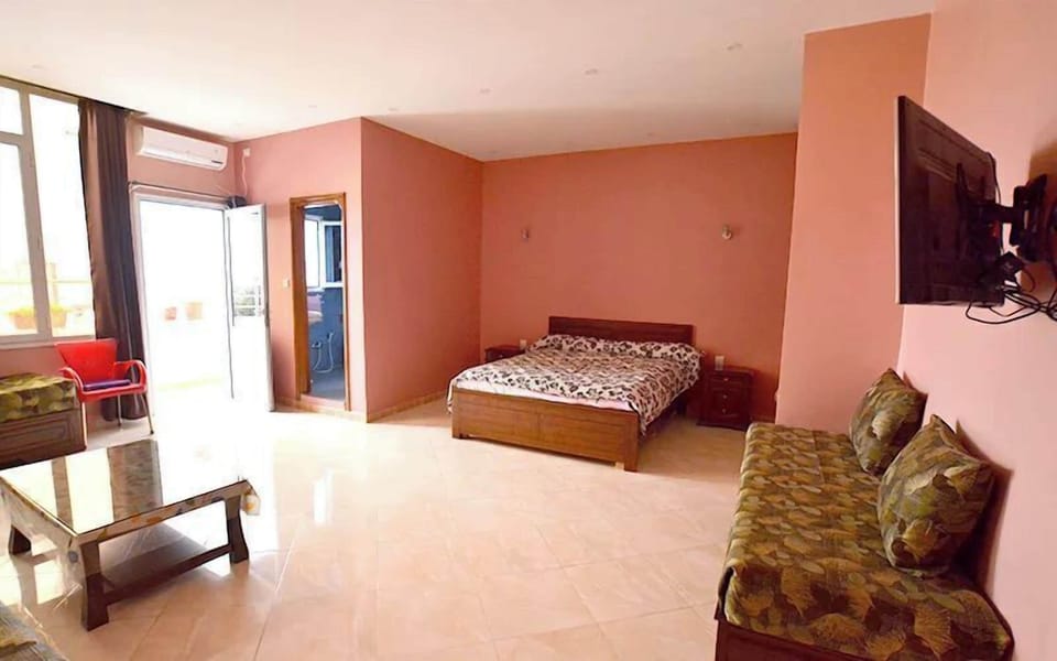 Junior Suite | 1 bedroom, blackout drapes, soundproofing, iron/ironing board