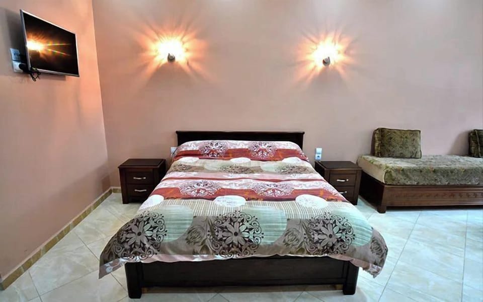 Junior Suite | 1 bedroom, blackout drapes, soundproofing, iron/ironing board