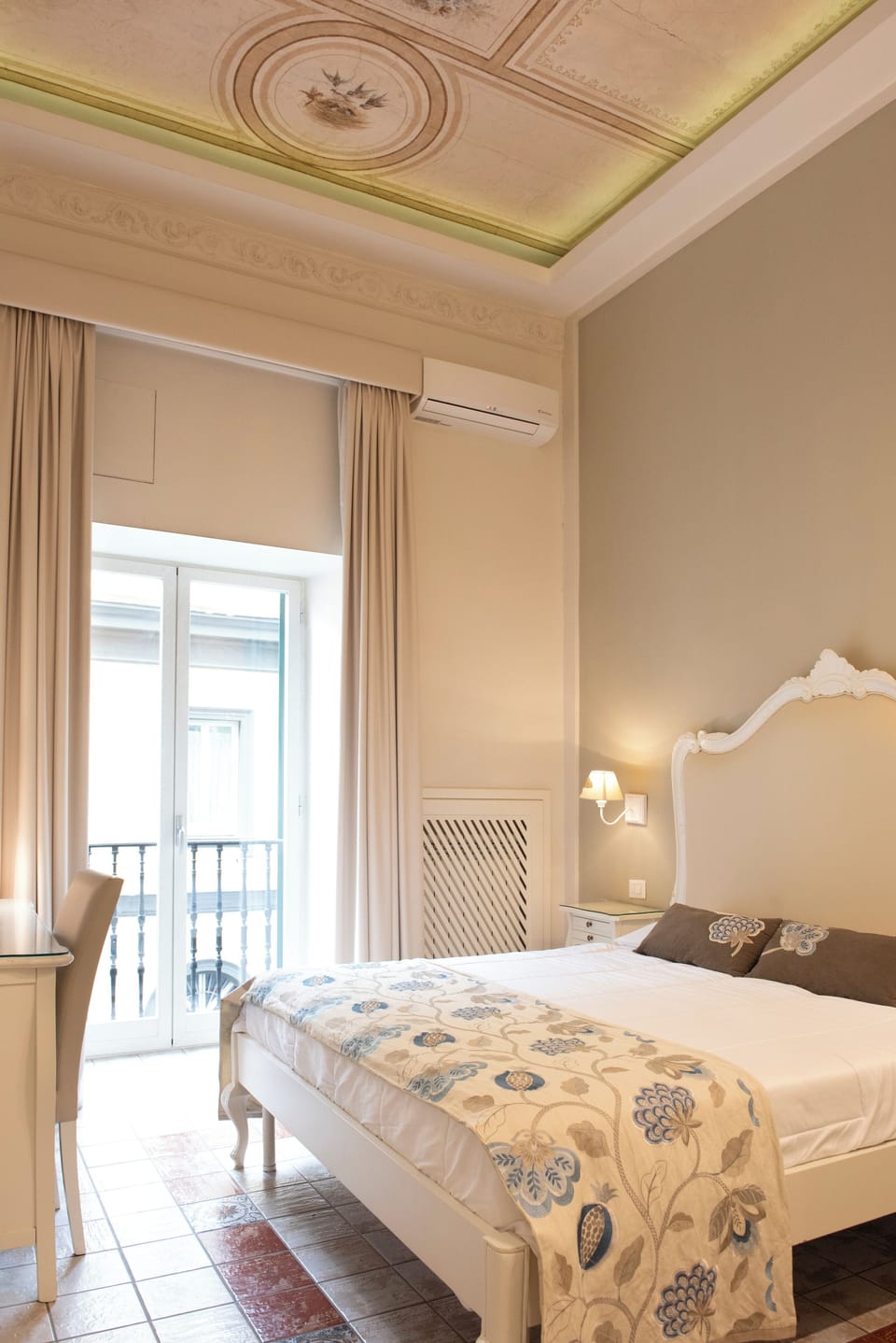 Superior Room | Hypo-allergenic bedding available, minibar, in-room safe, desk
