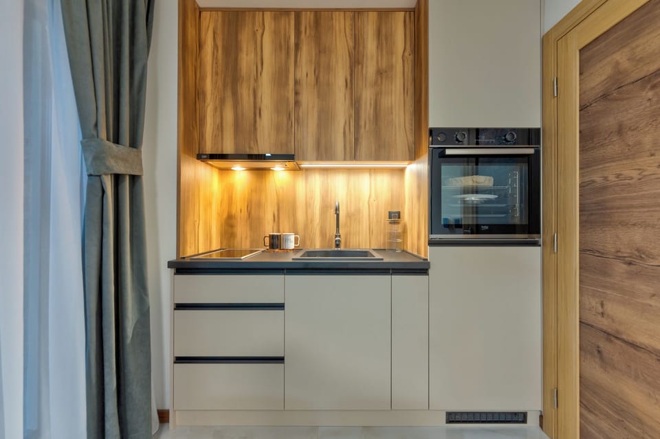 Family Apartment, Patio, Mountain View | Private kitchen | Fridge, oven, stovetop, griddle