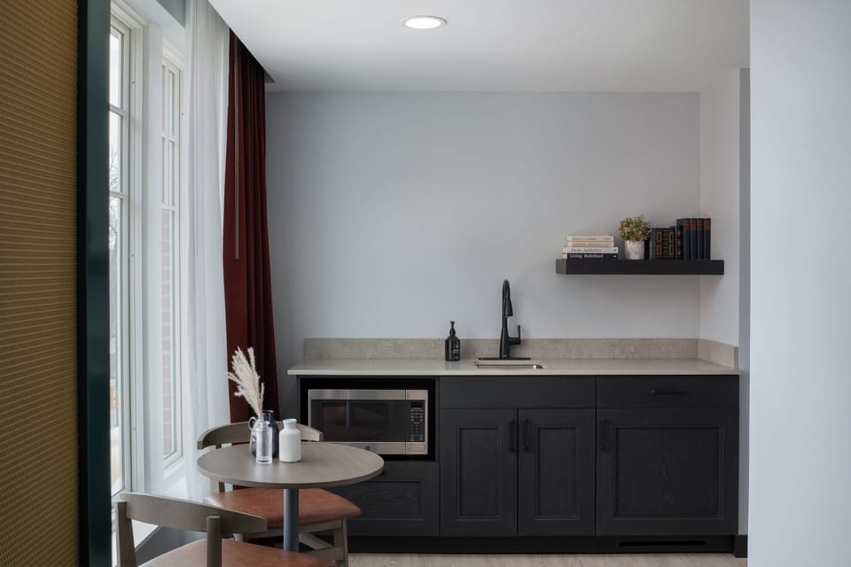 Suite, 1 King Bed, Corner | Room amenity