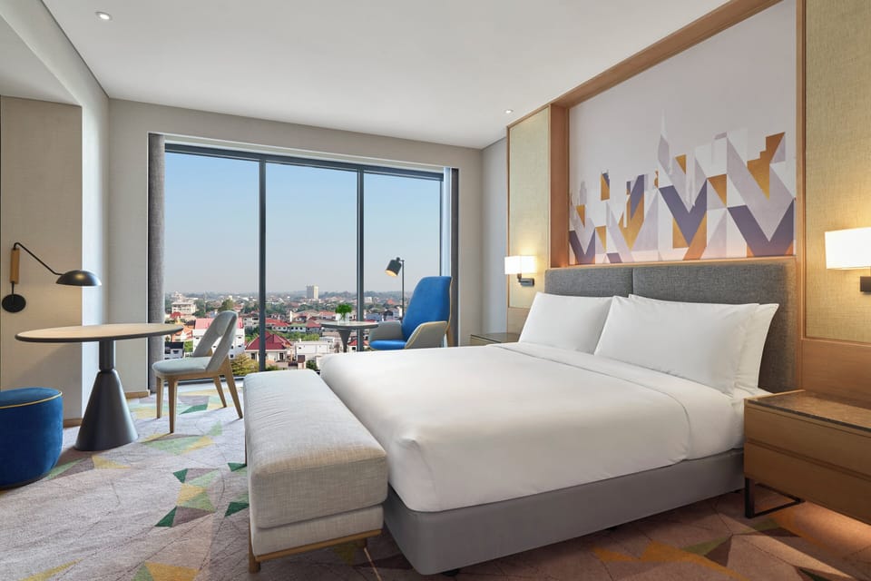 Junior Room, 1 King Bed, Kitchenette | Premium bedding, minibar, in-room safe, desk