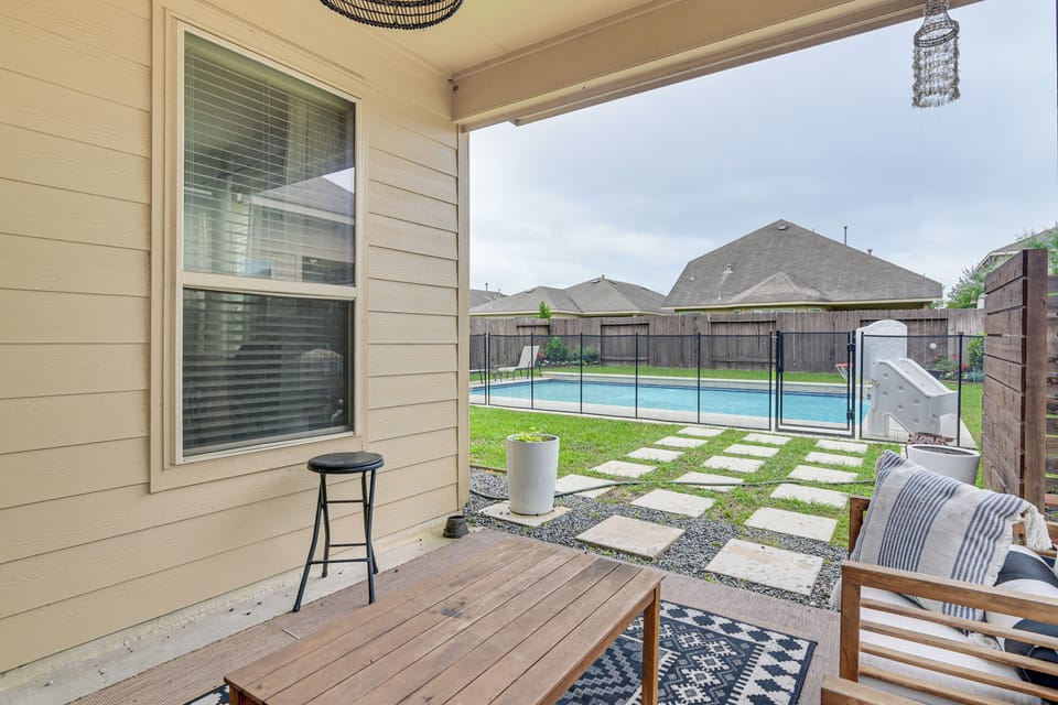 Covered Patio w/ Furniture