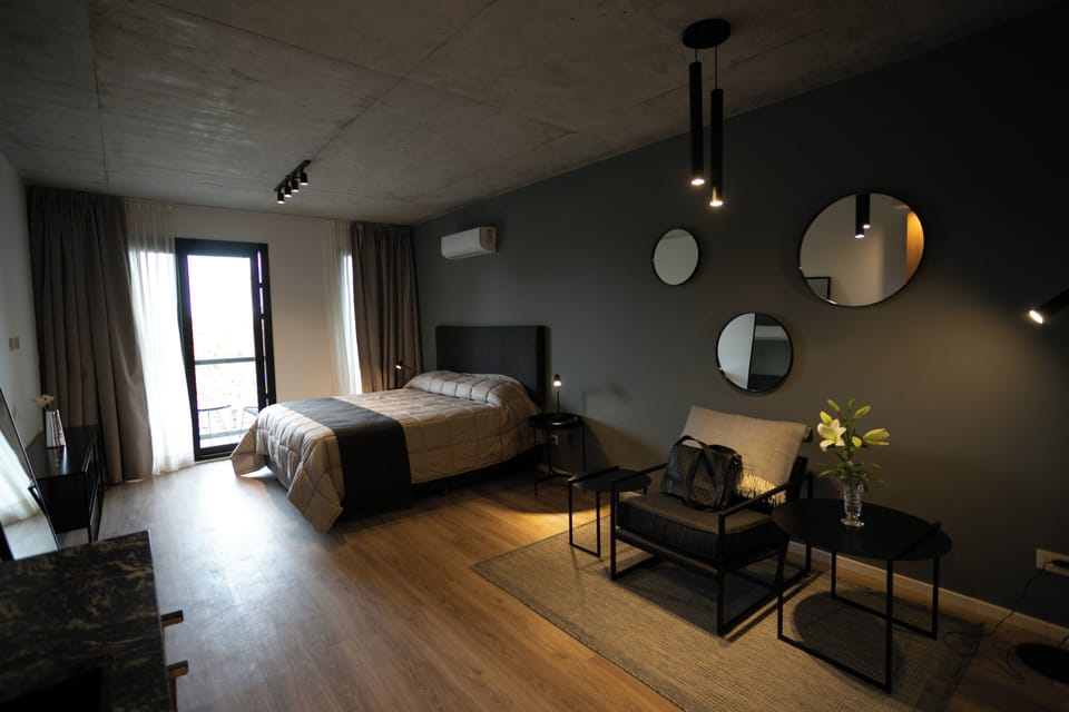 Studio, 2 Twin Beds | Premium bedding, down comforters, pillowtop beds, minibar