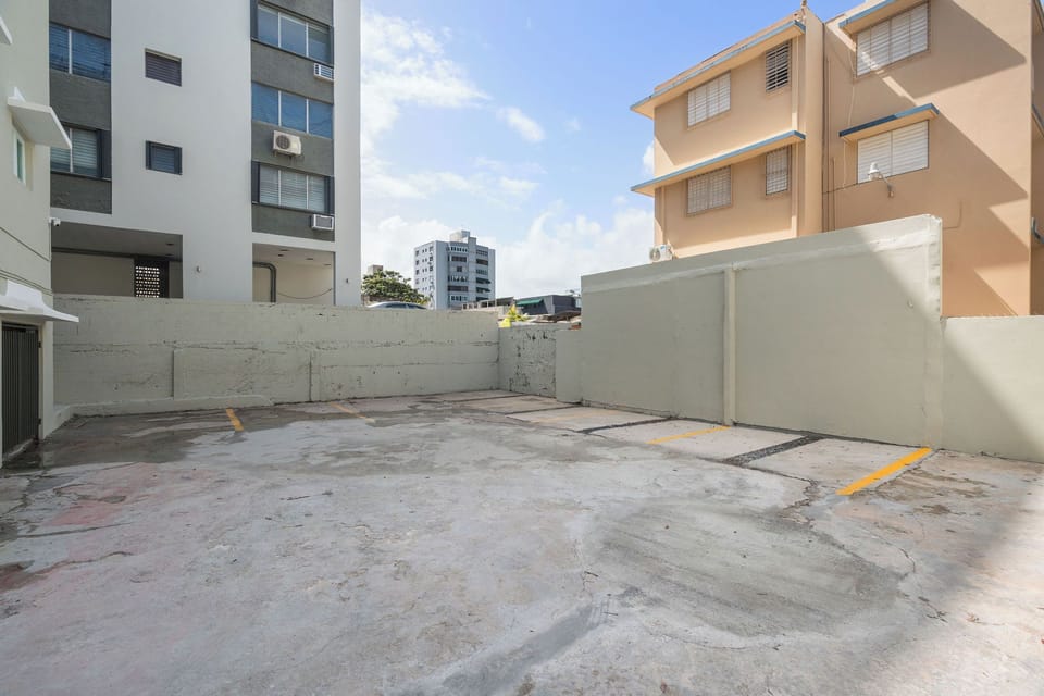 Exclusive parking for the Building