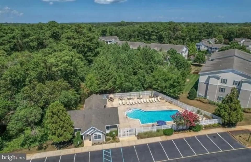 Community pool 