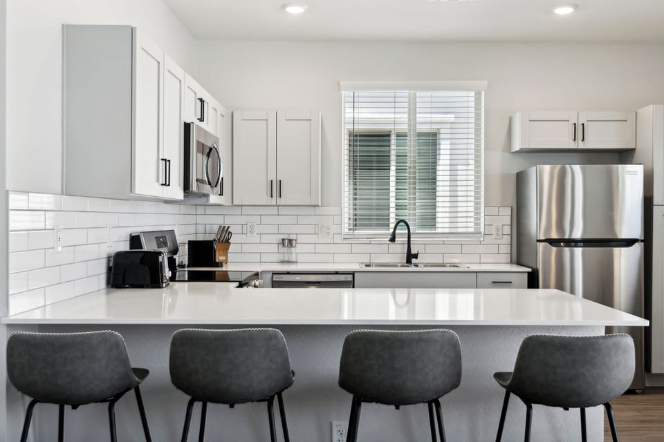 Deluxe House | Private kitchen | Coffee/tea maker, fridge, microwave, oven