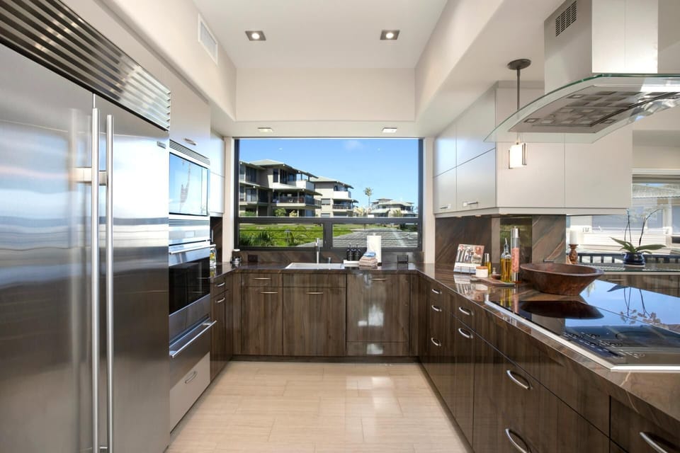All the essentials, none of the clutter—this elegant kitchen keeps it stylish and stress-free, with natural light and stainless steel charm    