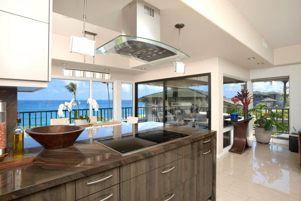 This isn’t just a kitchen—it’s your vacation flavor lab. Stainless steel meets sandy toes and citrusy cravings. Bon appétit!    
