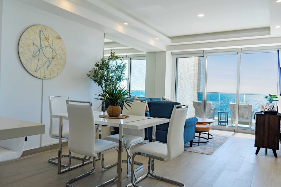 Dining room with full view to the ocean