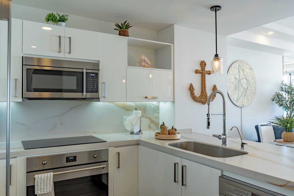 Fully equipped gourmet kitchen