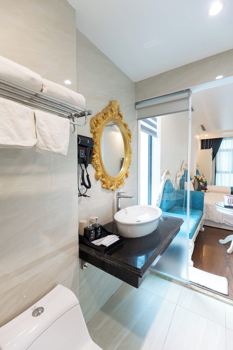 Family Double Room, City View | Bathroom | Shower, rainfall showerhead, designer toiletries, hair dryer