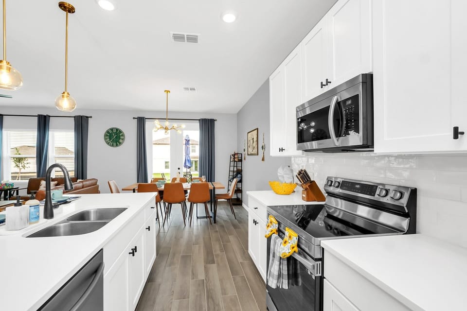 2073DerwentDr_09