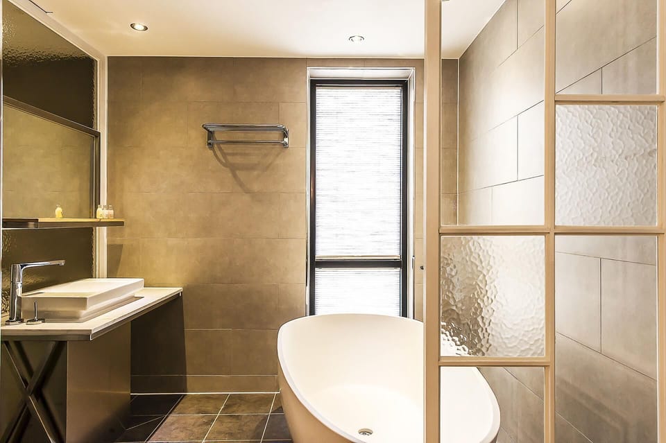Premium Room | Bathroom | Free toiletries, hair dryer, bathrobes, slippers