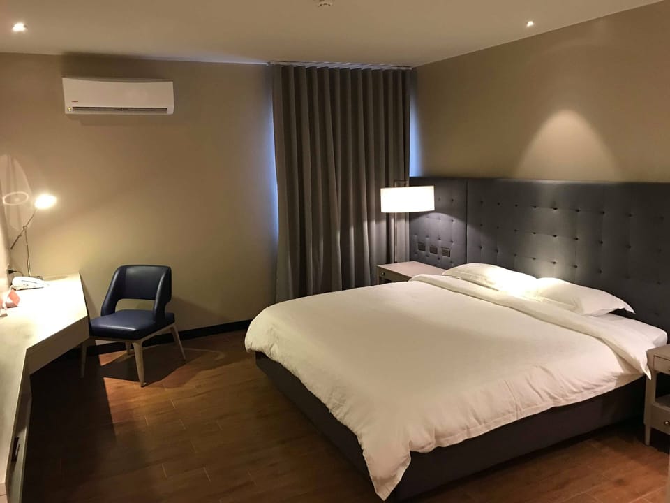 Deluxe Single Room | In-room safe, desk, blackout drapes, rollaway beds (surcharge)
