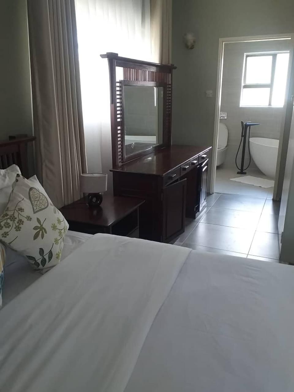 House | 4 bedrooms, free WiFi, bed sheets