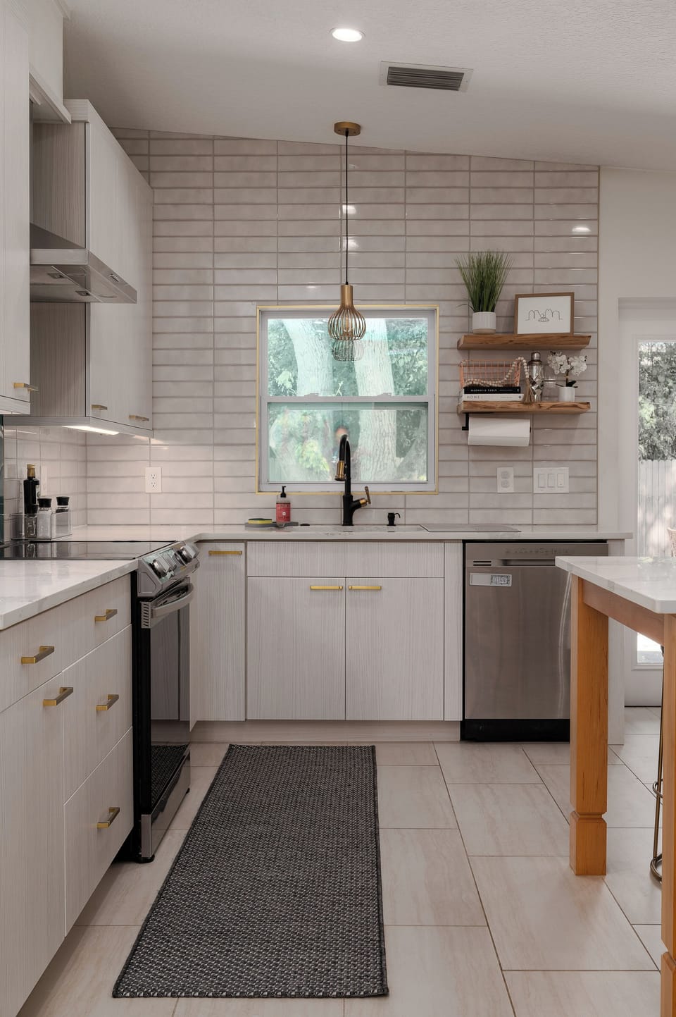 Lots of counter space to prepare meals