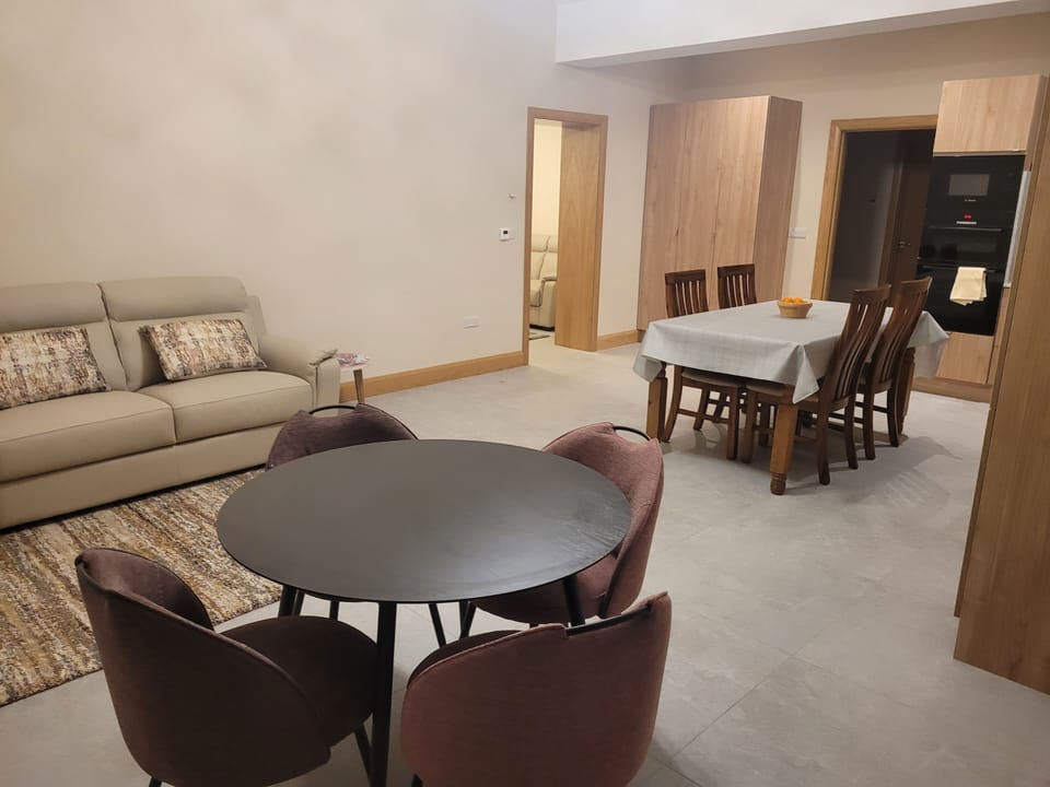 Cottage | Dining