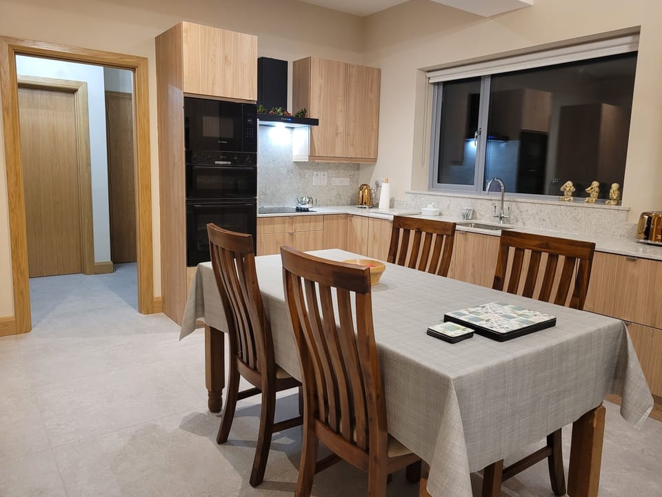 Cottage | Dining