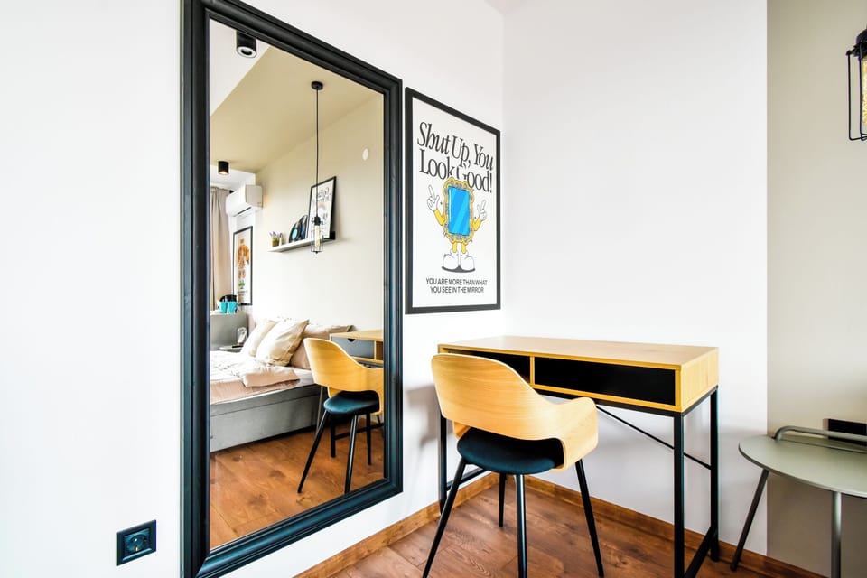 #SofiaSharedCharm
#CityscapeTerraceViews
#PastelRetreatSofia
#SharedLuxuryLiving
#CozyCommunalExperience