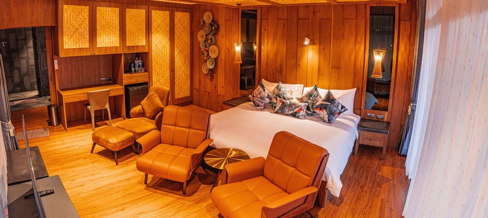 Premium bedding, pillowtop beds, minibar, in-room safe
